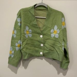Green crop sweater with flowers